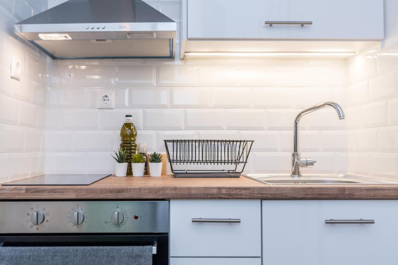 Wide Comfy Studio Apartment Centrally Located In Thissio Athen Eksteriør billede